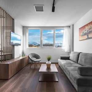 Ultima, Nilie Hospitality Mgmt Apartment