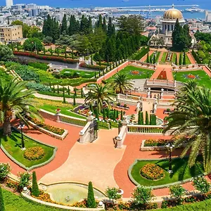 לבקר במלון