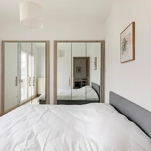 https://2-bedroom-luxury-apartment.hotels-of-thessaloniki.com