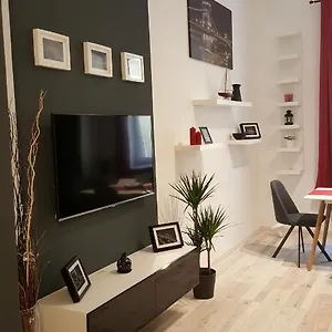  Apartament Home, Far Away From 2 Węgry