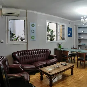 Elegant Luminous Downtown Apartment