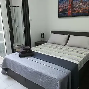 And Cosy Close To Seafront Appartement Sliema